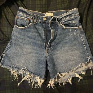Abercrombie 4” mom shorts